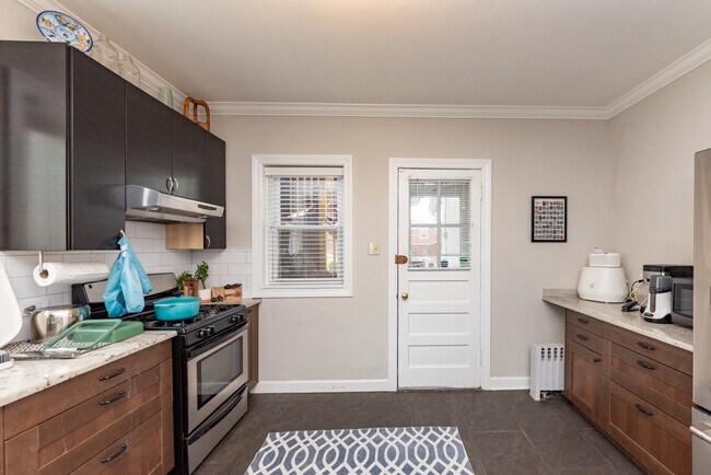 Building Photo - 426 S Elmwood Ave