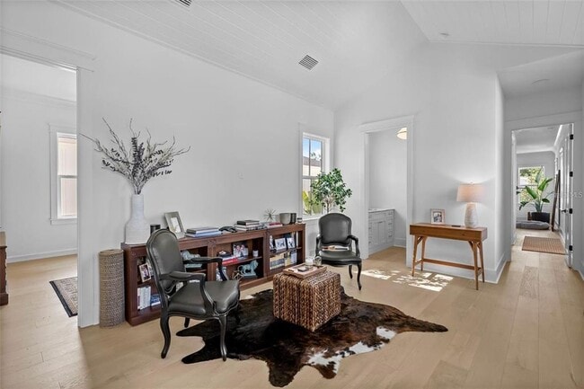 Building Photo - 321 12th Ave NE