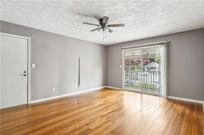 Building Photo - 3155 7 Pines Ct NW