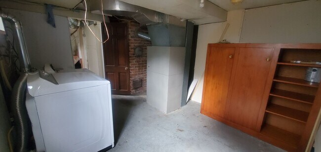 Building Photo - 1/2 off first month! 6bd/2bath House