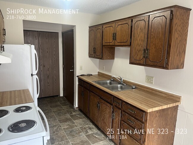 Primary Photo - 25 14th Ave NE