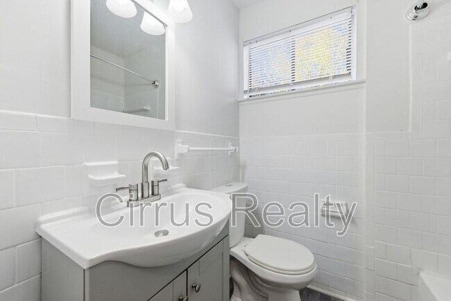 Building Photo - 327 Sycamore Ave