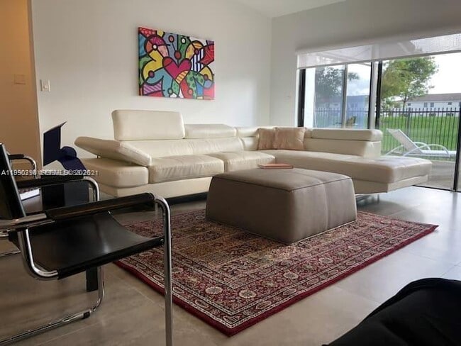 Building Photo - 534 NE 195th St