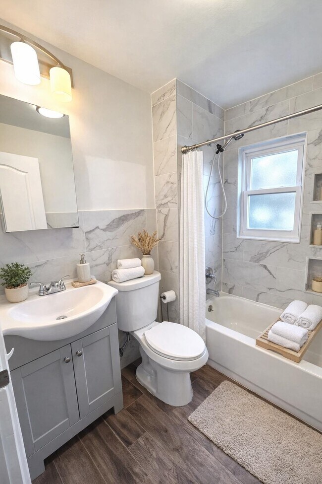 Building Photo - 438 Devon St