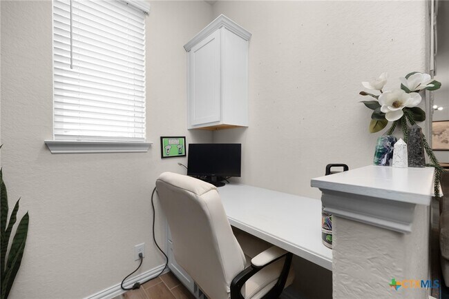 Building Photo - 2043 Cowan Dr