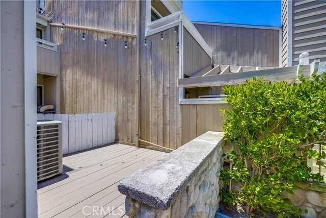 Building Photo - 23521 Ave La Caza