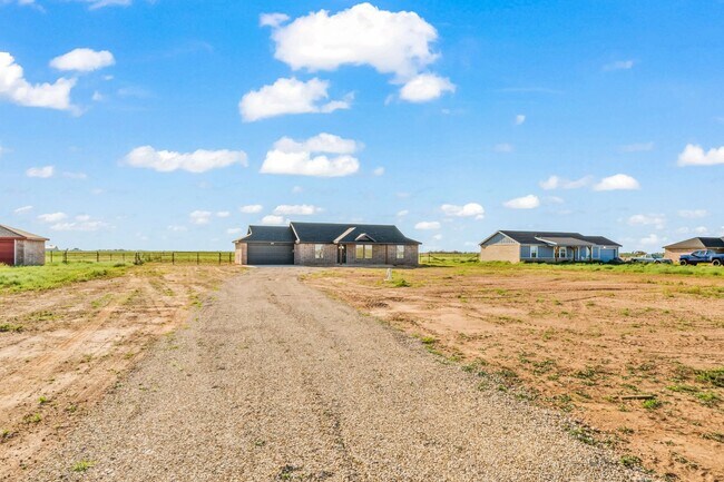 Building Photo - Country Living In Roosevelt ISD!