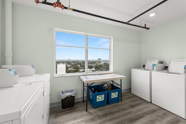 Building Photo - 340 Sunset Dr