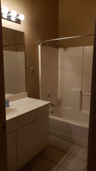 Building Photo - 14612 N Saguaro Blvd