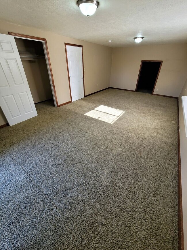 Building Photo - Great 5br/2ba House in NE Colorado Springs. Near UCCS