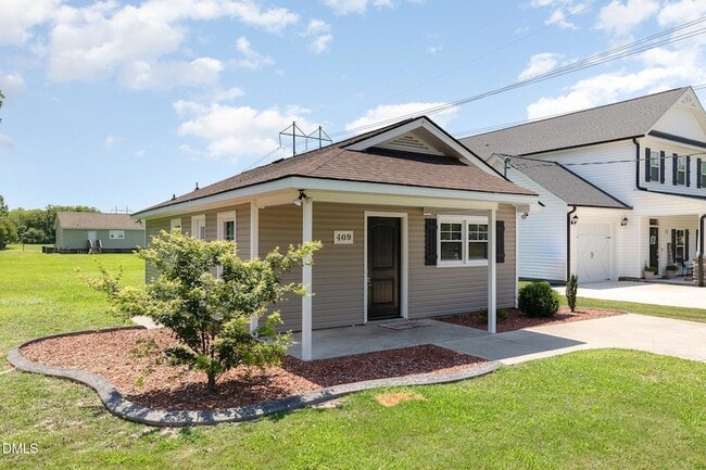 Building Photo - 409 S Center St