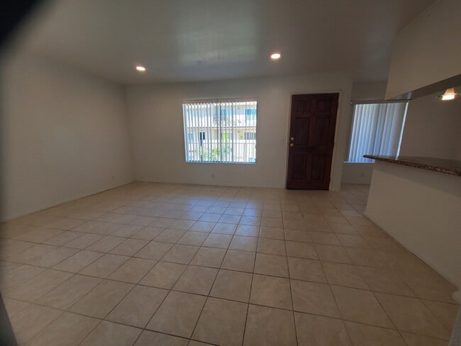 Building Photo - 13754 Mango Dr