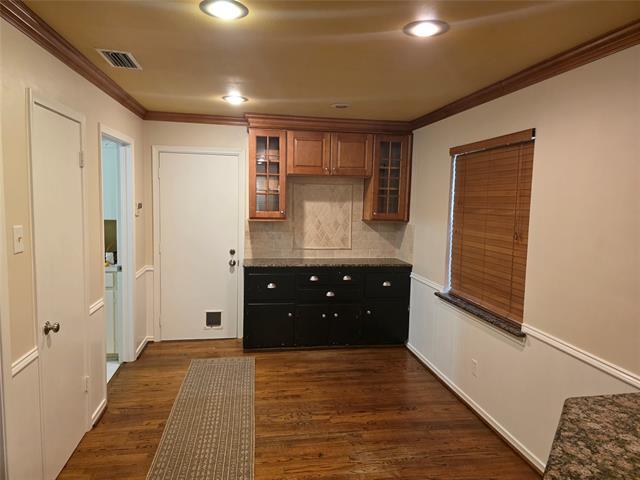 Building Photo - 9784 Maplehill Dr