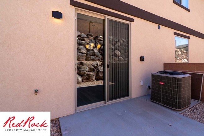 Building Photo - Spacious Townhome in Hurricane Heights