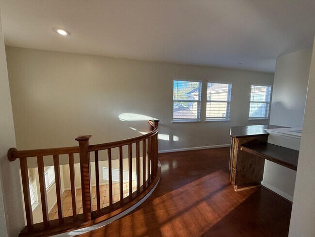 Building Photo - 5 bedrooms located in Redbridge Gated Community!