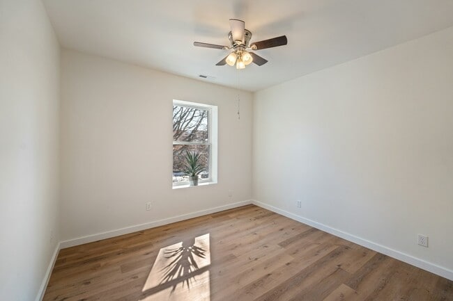 Building Photo - 1014 9th Ave