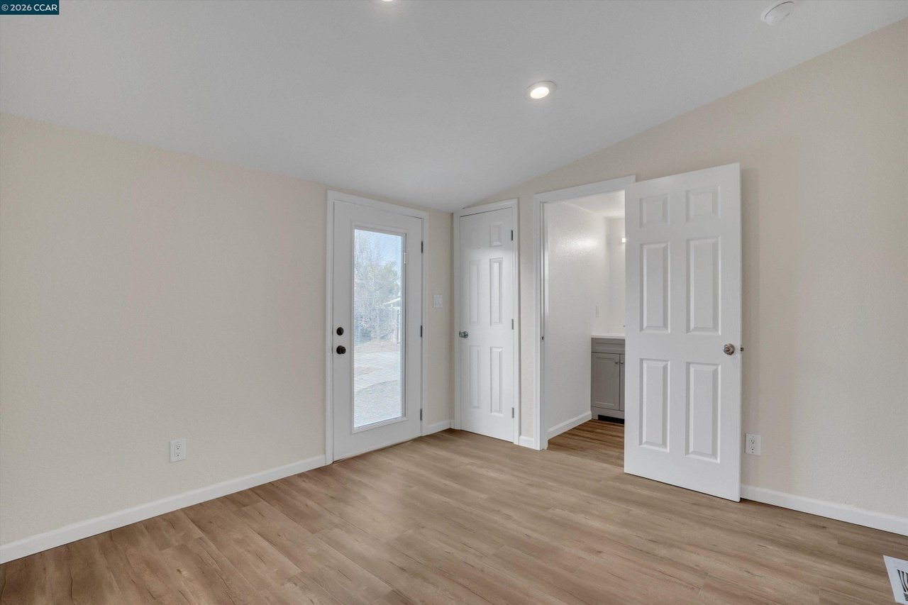 Building Photo - 753 Castle Ct
