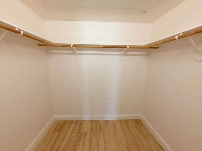 Building Photo - Riverwalk Tower 2 Bedroom Condo - 2 Parking Spaces/Private Laundry