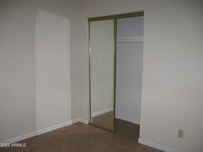 Building Photo - 909 S Priest Dr