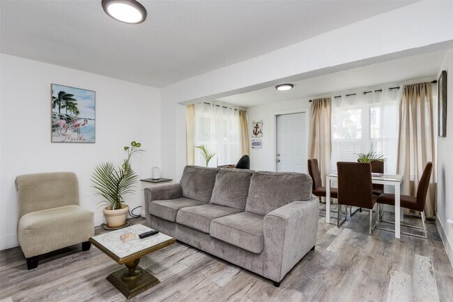 Building Photo - 508 NW 8th Ave