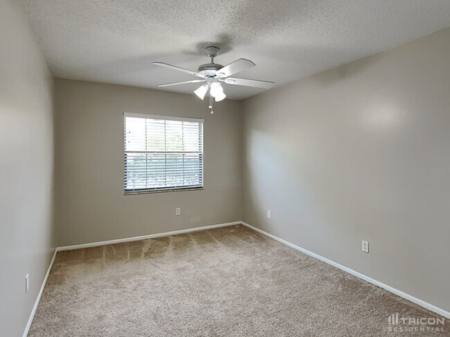 Building Photo - 1525 Guinevere Dr
