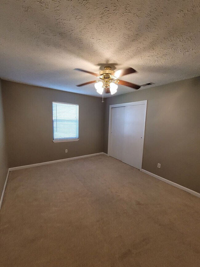 Building Photo - Callaway 3 bedroom 2 bath home with 2 car ...