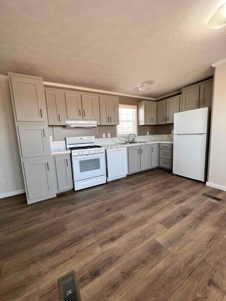 Building Photo - 14531 W Belmont Dr
