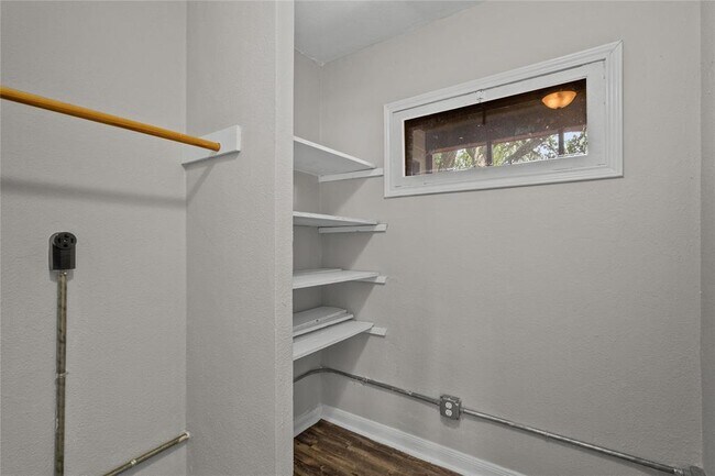 Building Photo - 802 3rd St N