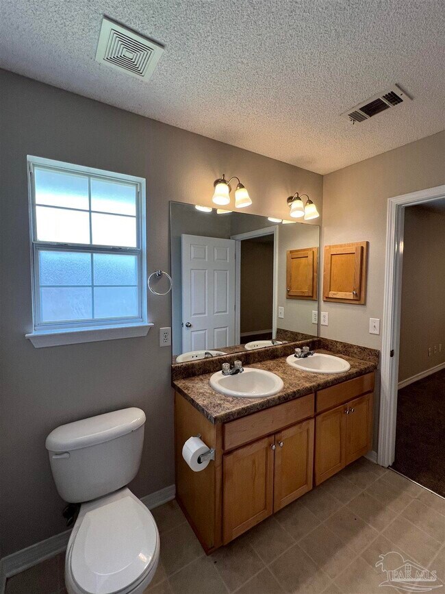 Building Photo - 10440 Millbrook Dr