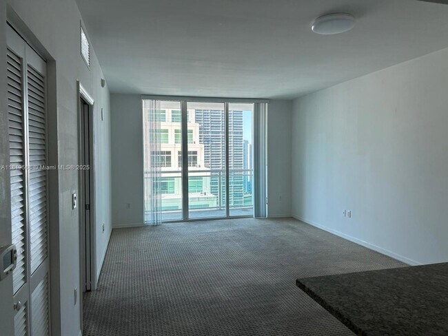 Building Photo - 950 Brickell Bay Dr