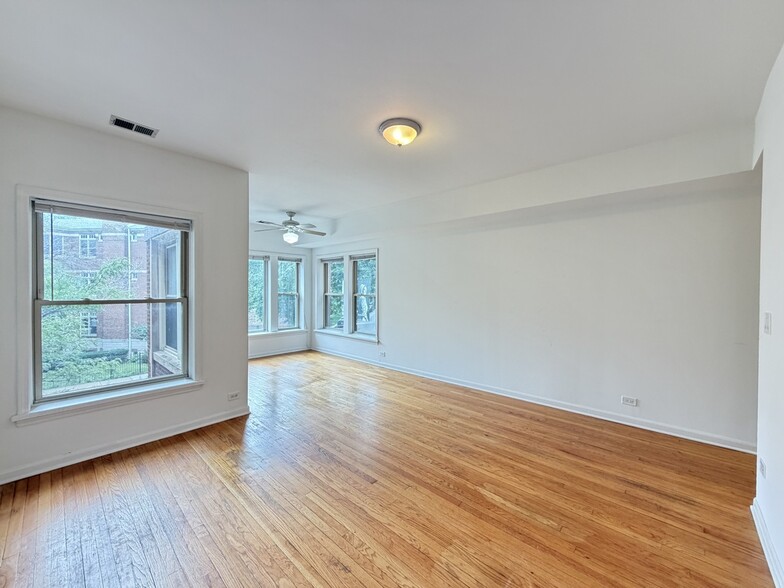 Building Photo - 5783 N Ridge Ave