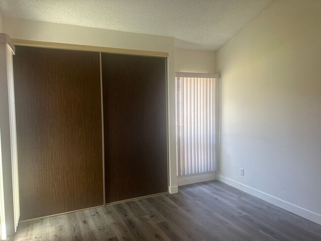 Building Photo - Newly Remodeled 2 Bedroom, 2 Bath Condo
