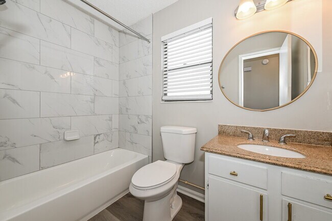 Building Photo - 2493 Bluffton Dr