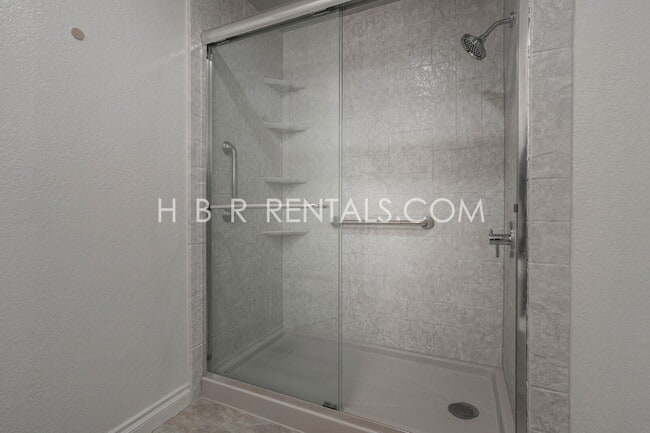 Building Photo - Single Story Charming 3-Bedroom Pleasanton Home Now MOVE IN Ready!