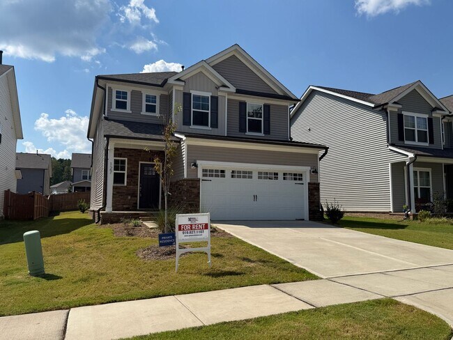 Building Photo - AMAZING LOCATION, Fantastic 3 Bed Home, In...