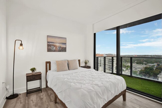 Building Photo - 121 NE 34th St