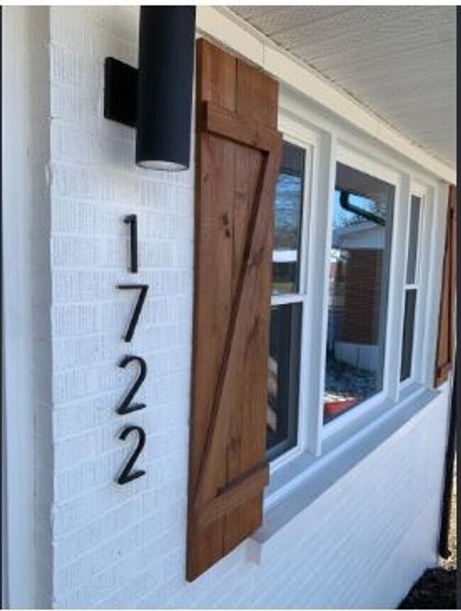 Building Photo - 1722 Foxborough Cir