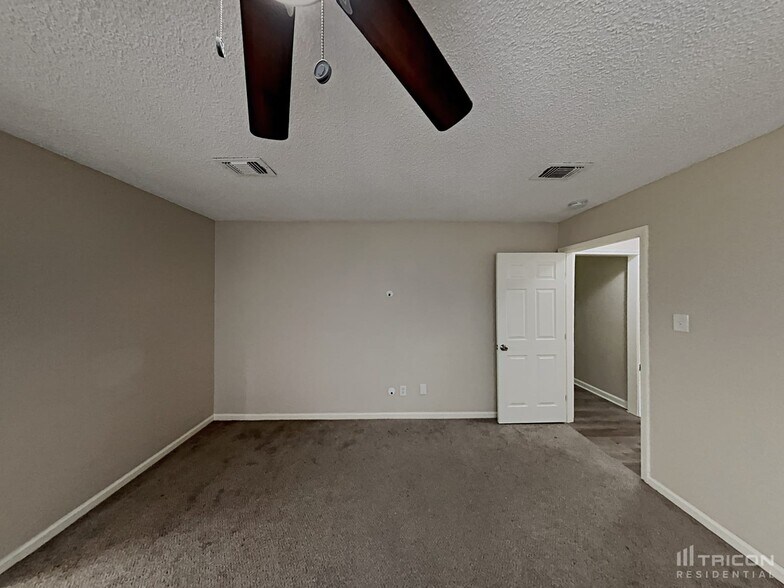 Building Photo - 18927 Jodywood Dr