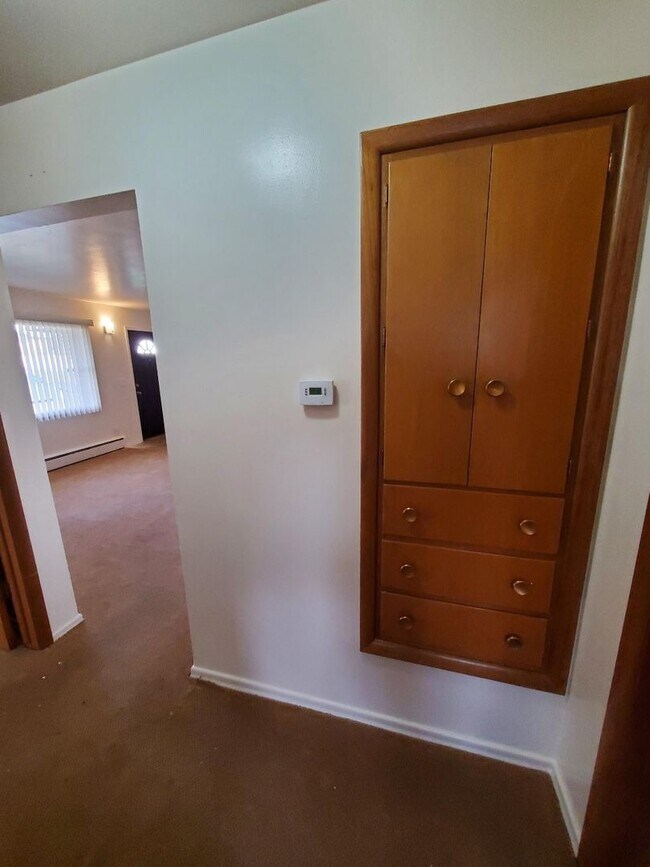 Building Photo - Glass