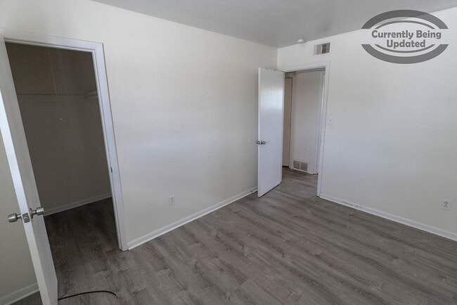 Building Photo - 701 W Cunningham Dr