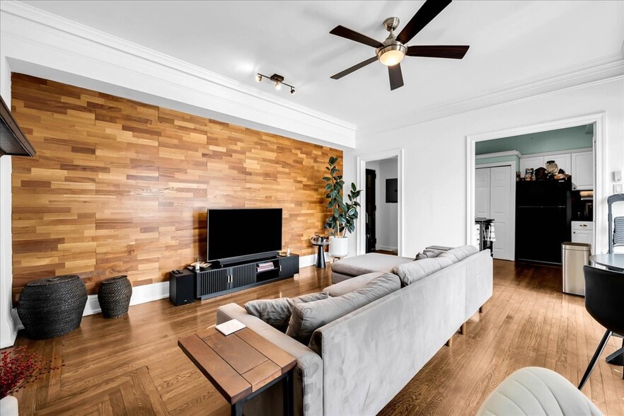 Building Photo - 2900 E Jefferson Ave