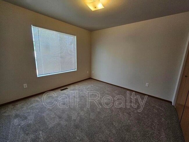 Building Photo - 2420 E Joseph Ave