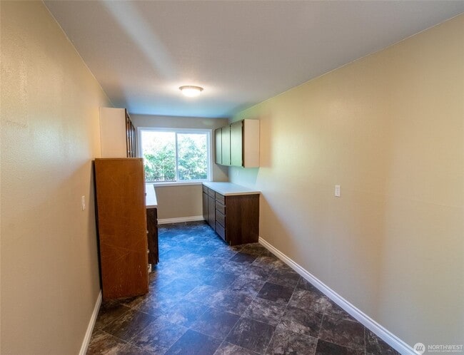 Building Photo - 4Bd/3.5Ba Bellevue Home