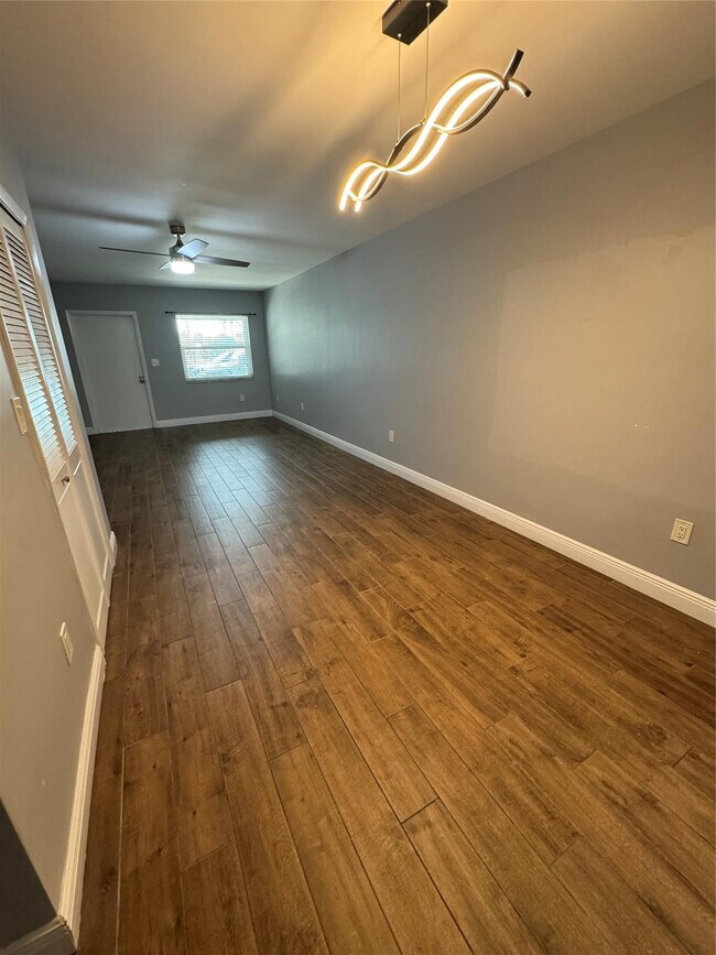 Building Photo - 315 SE 23rd Ave