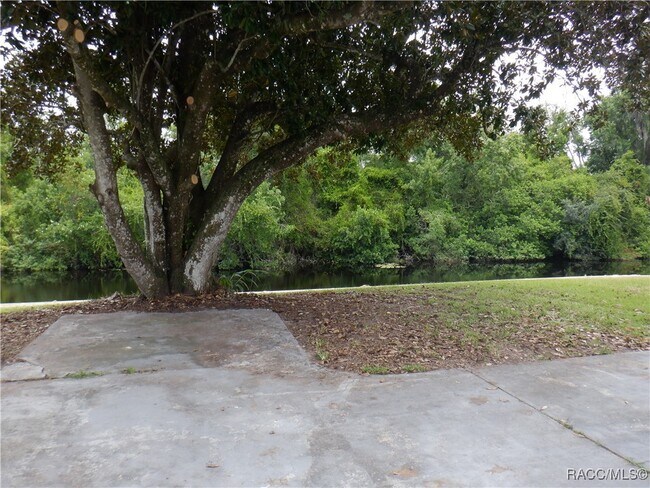 Building Photo - 35433 Crescent Dr