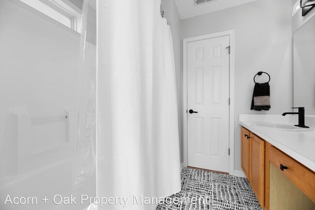 Building Photo - 4 br, 2.5 bath House - 5 Beech Slope Way