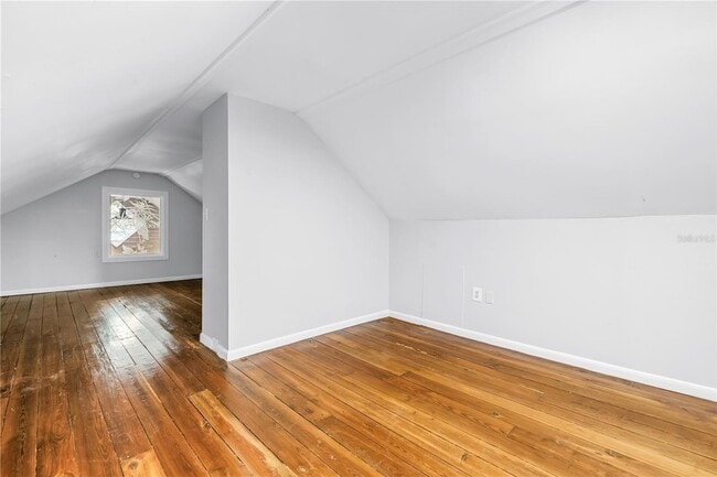 Building Photo - 116 16th Ave SE