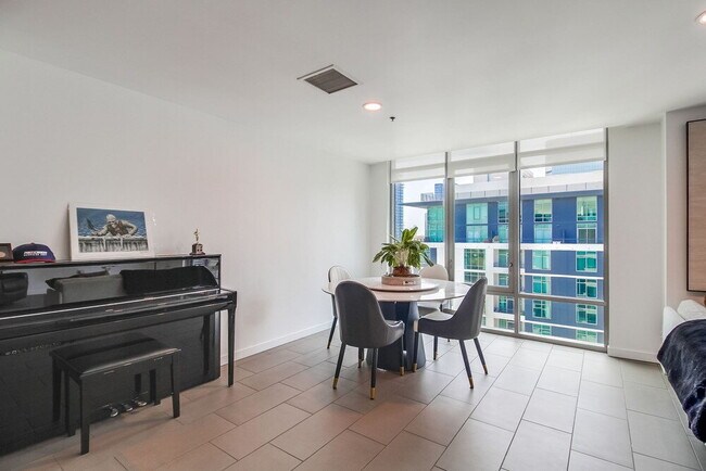 Building Photo - Penthouse Living in Charming Little Italy