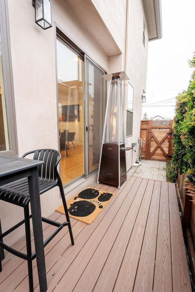 Building Photo - 2732 Fair Oaks Ave