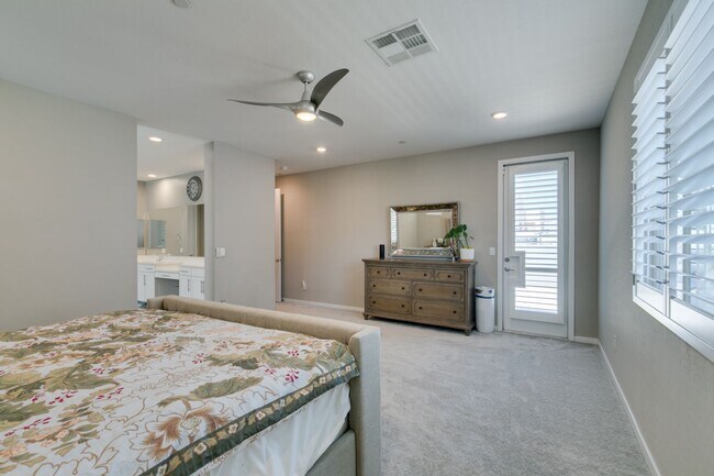 Building Photo - Luxury Rental with Mountain Views in Gated Henderson Community